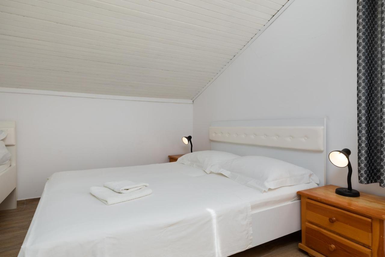 Apartments By The Sea Duce, Omis - 2992 ドゥギ・ラット エクステリア 写真